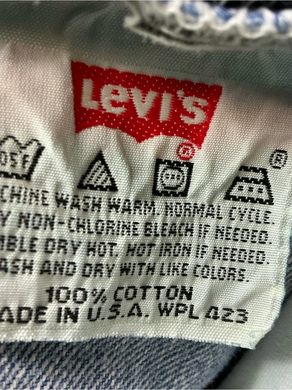 vintage Levi’s 501 button fly 90s medium wash straight leg jeans 34 x 34 USA